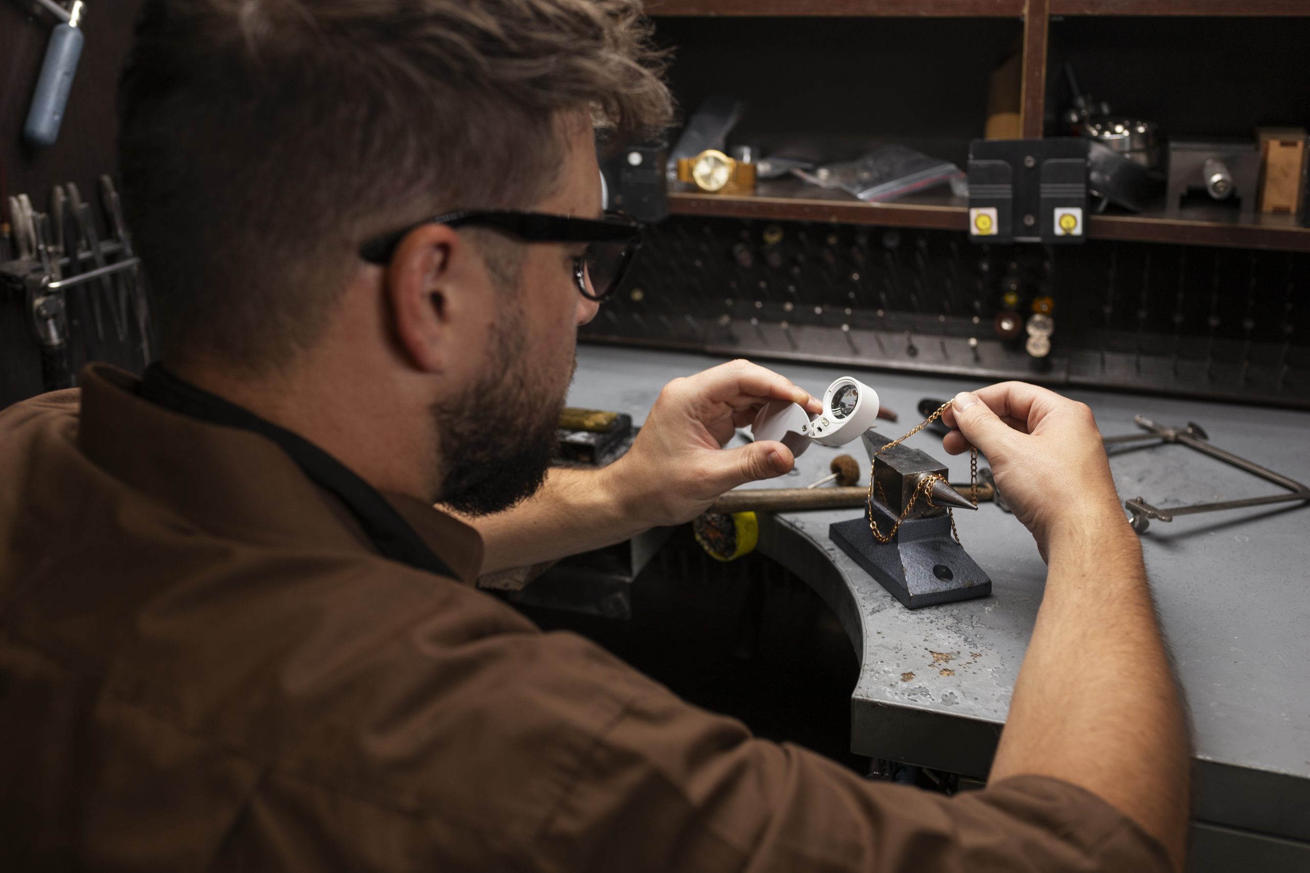 jeweler making jewellery